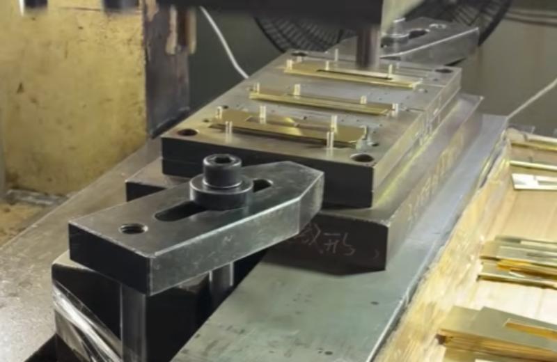 Proses Pengecapan Logam Automatik | Video Kilang JX Precision
